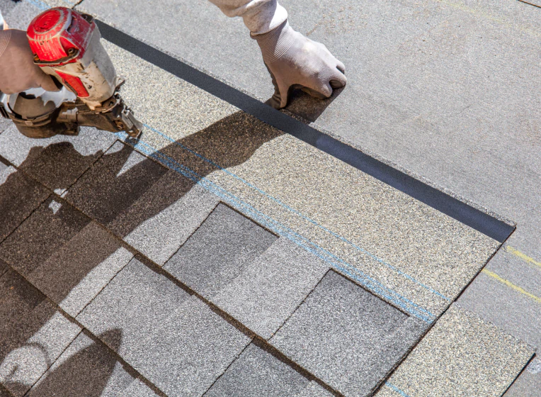 workers doing asphalt shingles installation